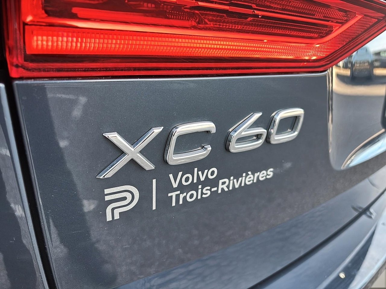 Volvo XC60 B6 MOMENTUM // PREMIUM PACK 2022-16