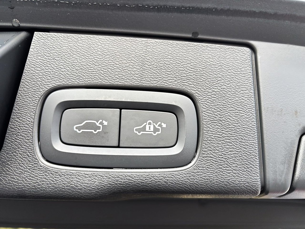 Volvo XC60 B6 MOMENTUM // PREMIUM PACK 2022-14
