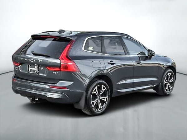 2022 Volvo XC60 B6 MOMENTUM // PREMIUM PACK-4