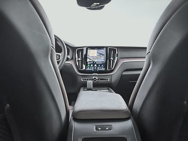 2022 Volvo XC60 B6 MOMENTUM // PREMIUM PACK-11