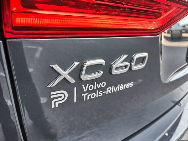 2022 Volvo XC60 B6 MOMENTUM // PREMIUM PACK-16