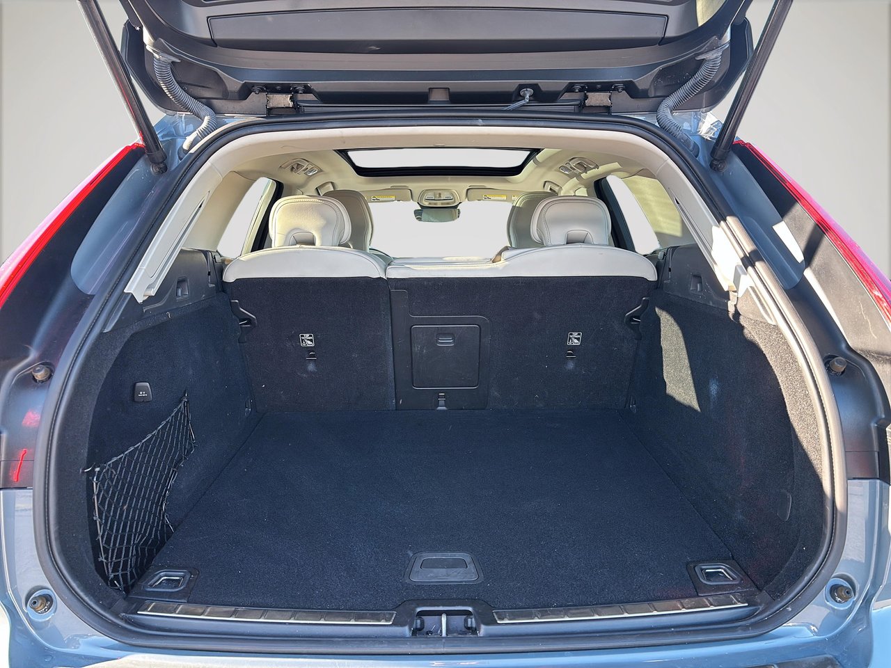 2022 Volvo XC60 B6 INSCRIPTION AWD-15