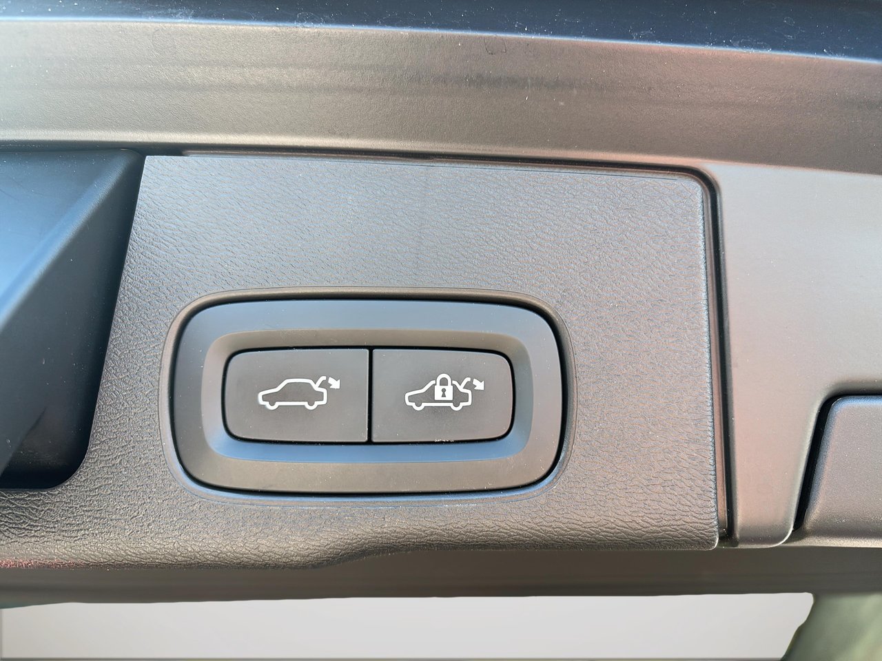2022 Volvo XC60 B6 INSCRIPTION AWD-16