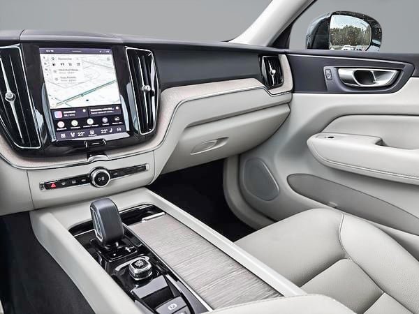 Volvo XC60 B5 PLUS AWD // DARK THEME 2024-13