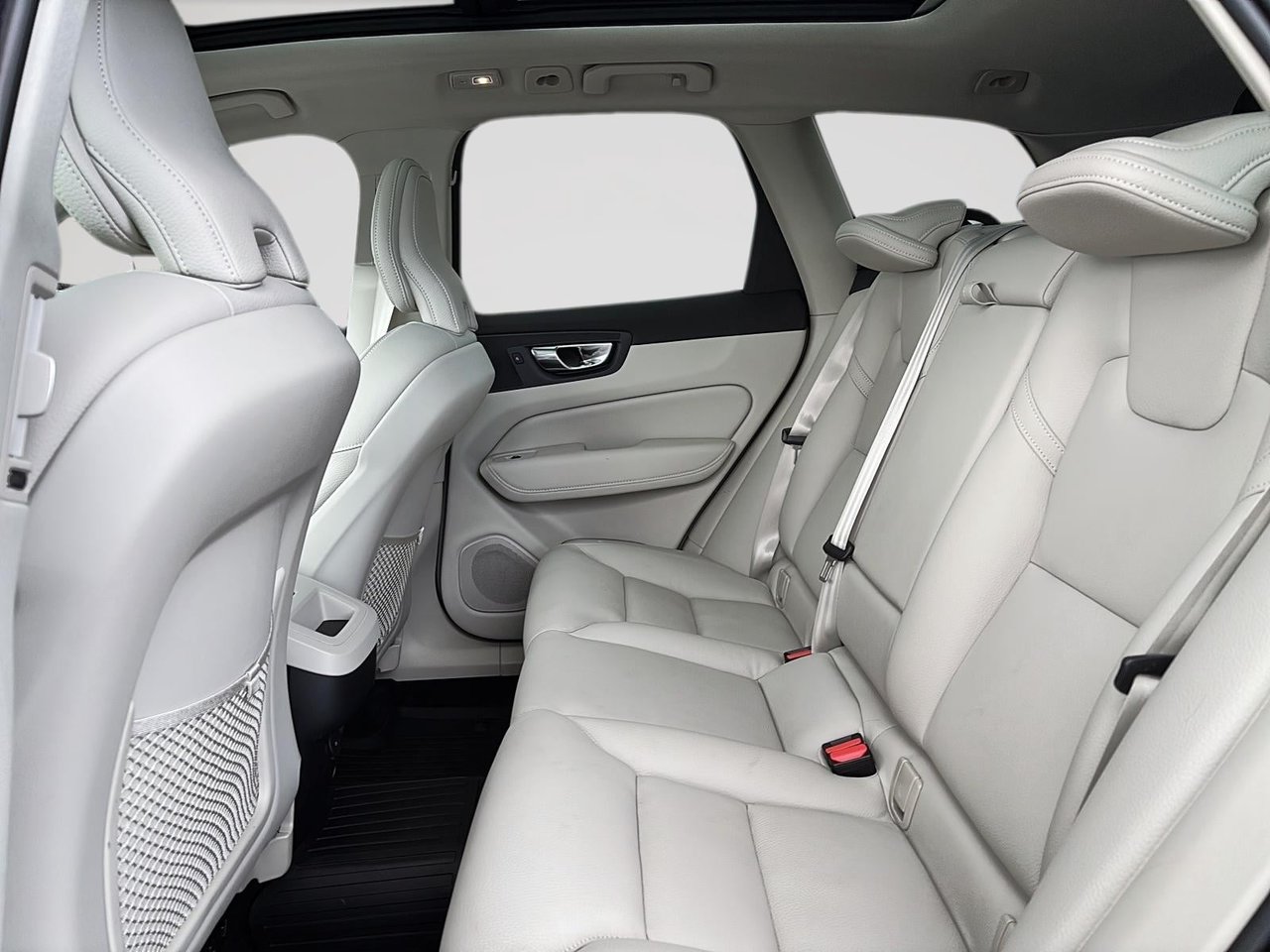 2024 Volvo XC60 B5 PLUS AWD // DARK THEME-14