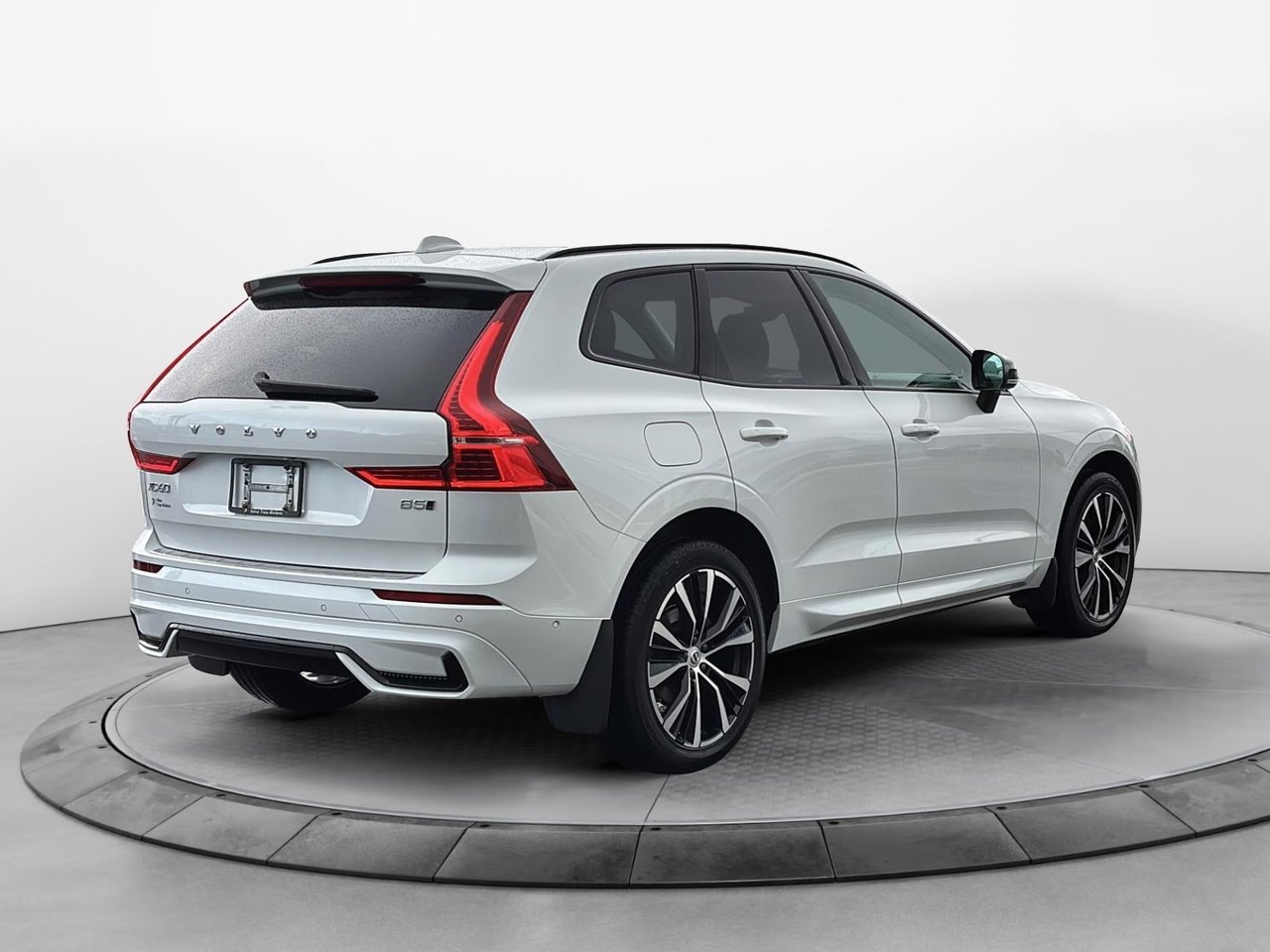 2024 Volvo XC60 B5 PLUS AWD // DARK THEME-5