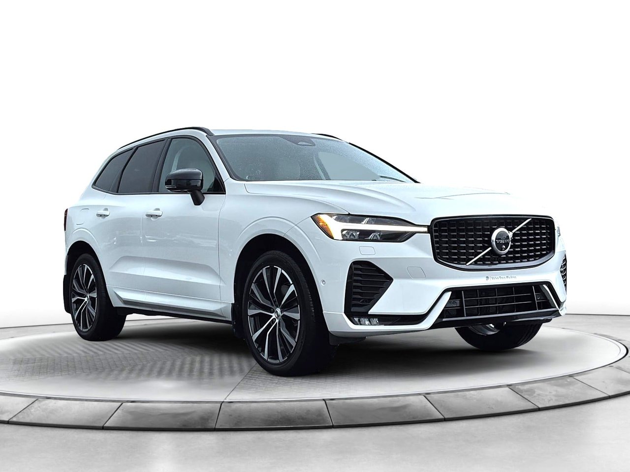 2024 Volvo XC60 B5 PLUS AWD // DARK THEME-0