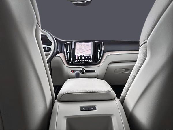 Volvo XC60 B5 PLUS AWD // DARK THEME 2024-11