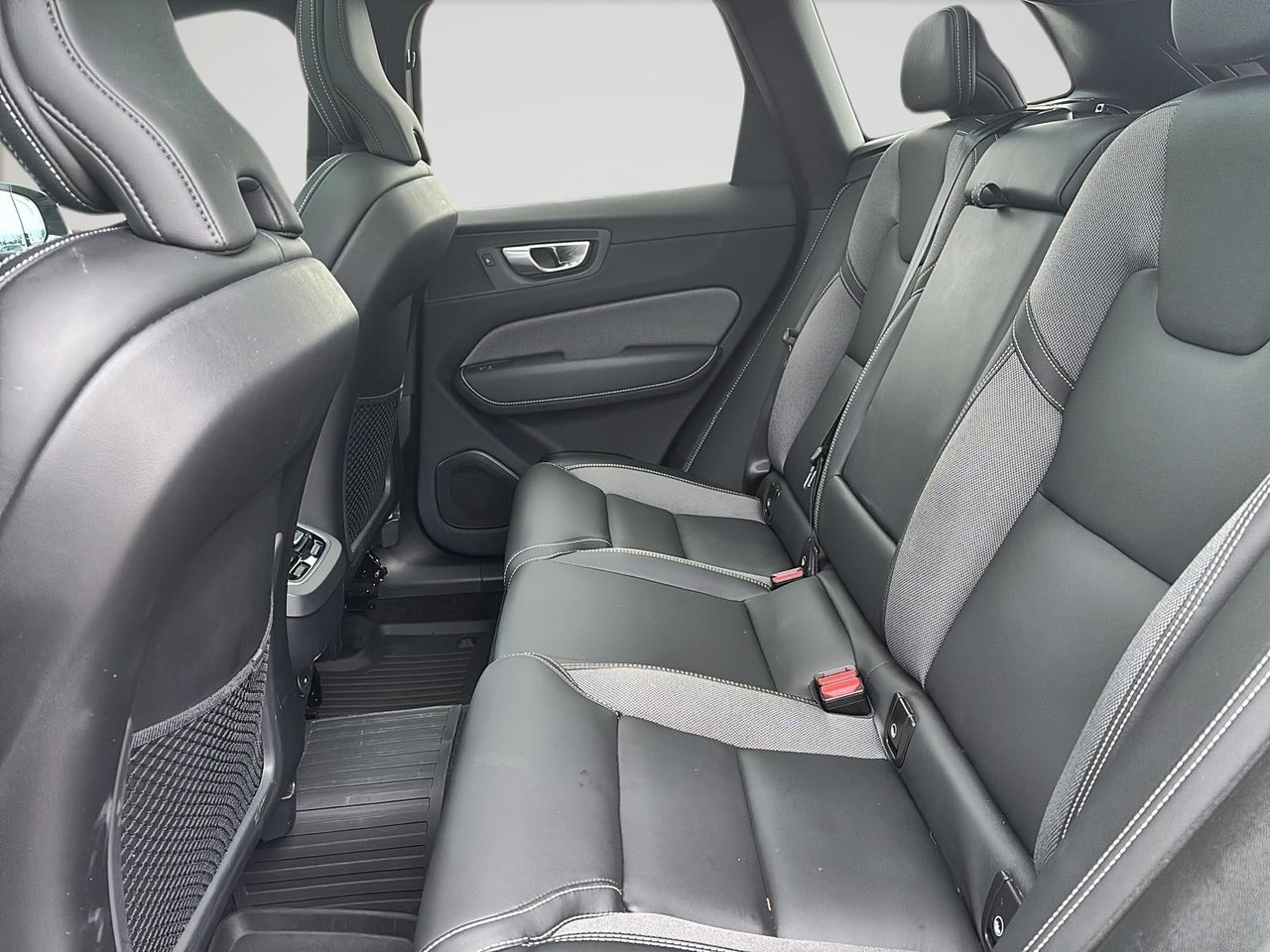 2024 Volvo XC60 B5 ULTIMATE AWD DARK THEME-16