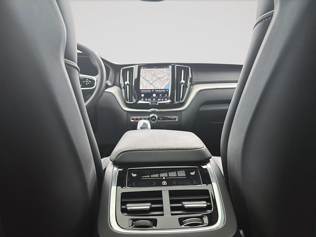 2024 Volvo XC60 B5 ULTIMATE AWD DARK THEME-12