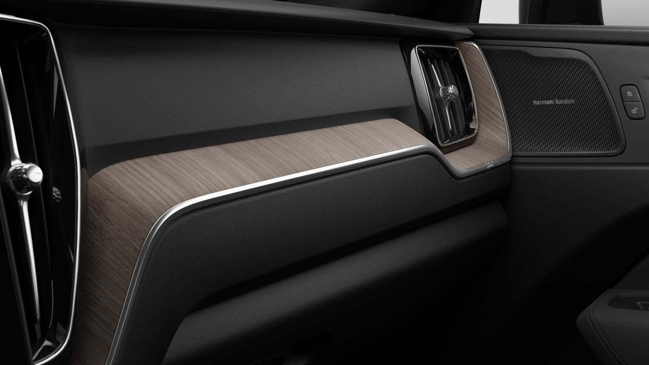 Volvo XC60 Plus Dark Theme 2027-8