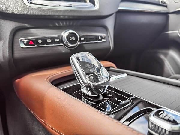 2025 Volvo XC90 B6 ULTRA AWD // 7 PLACES-17