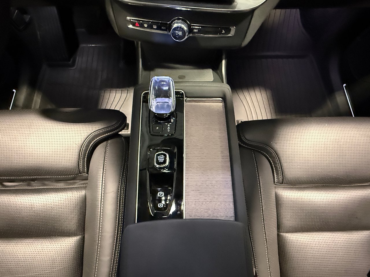 2026 Volvo XC90 B6 ULTRA AWD // 7 PLACES-23