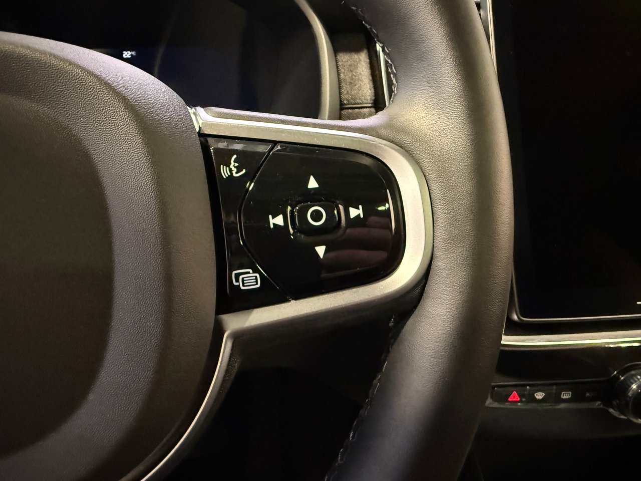 2026 Volvo XC90 B6 ULTRA AWD // 7 PLACES-17