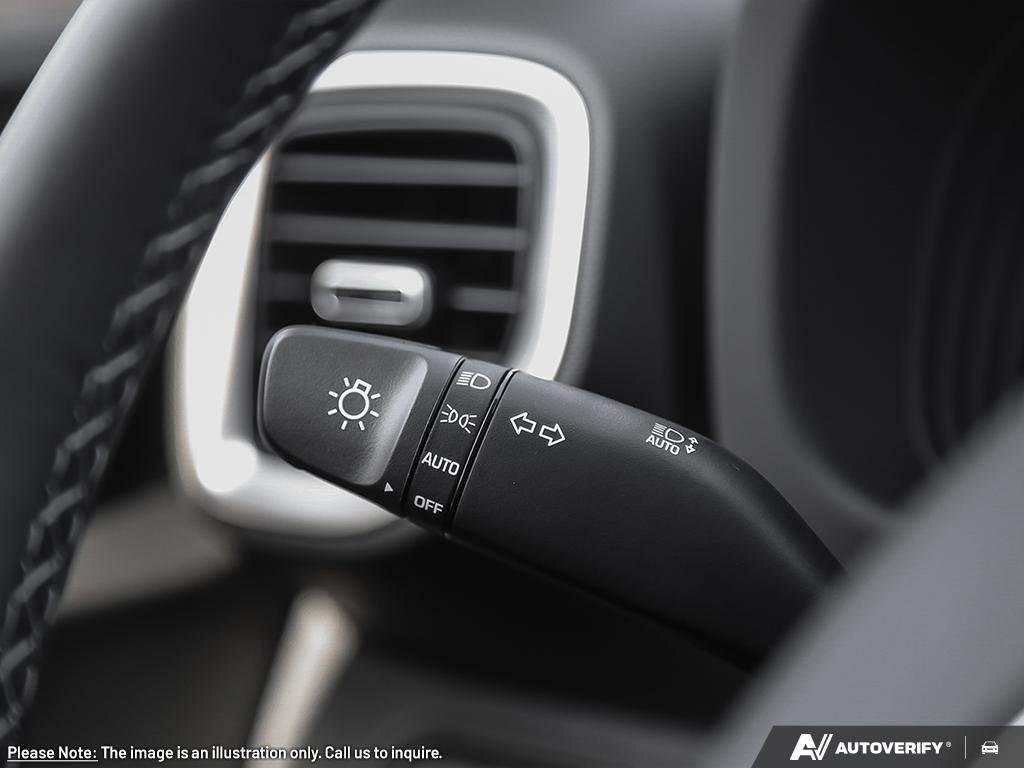 2026 Hyundai Venue Preferred Two-tone-14