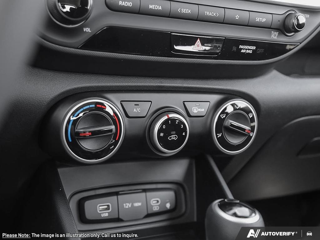 2026 Hyundai Venue Essential Two-tone-20