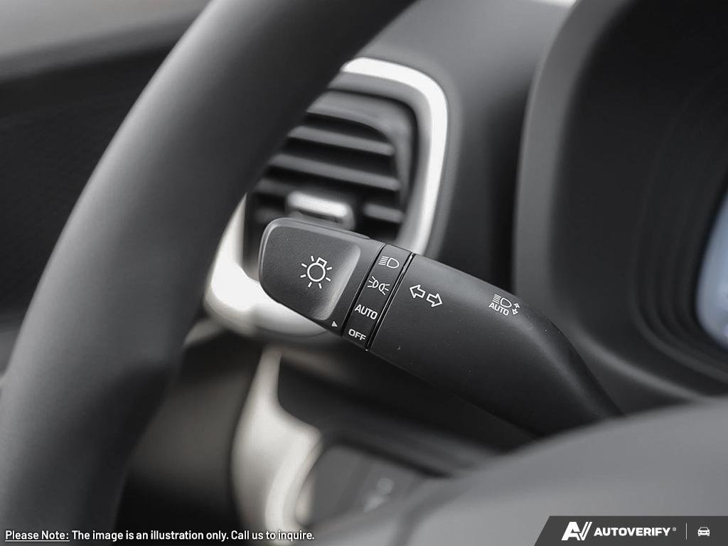 2026 Hyundai Venue Essential Two-tone-25