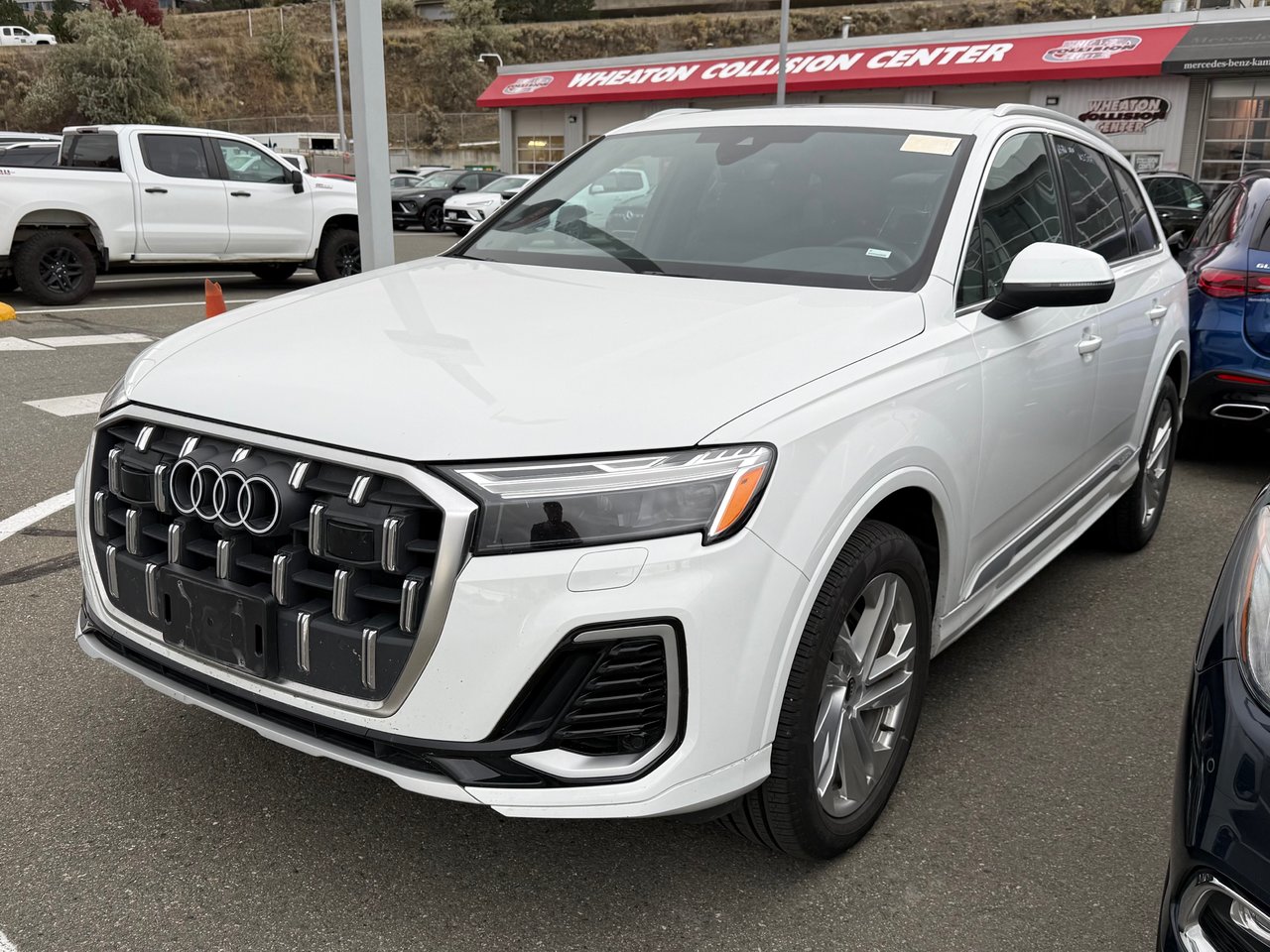Carrara White solid 2026 Audi Q7 SUV / Crossover  Automatic