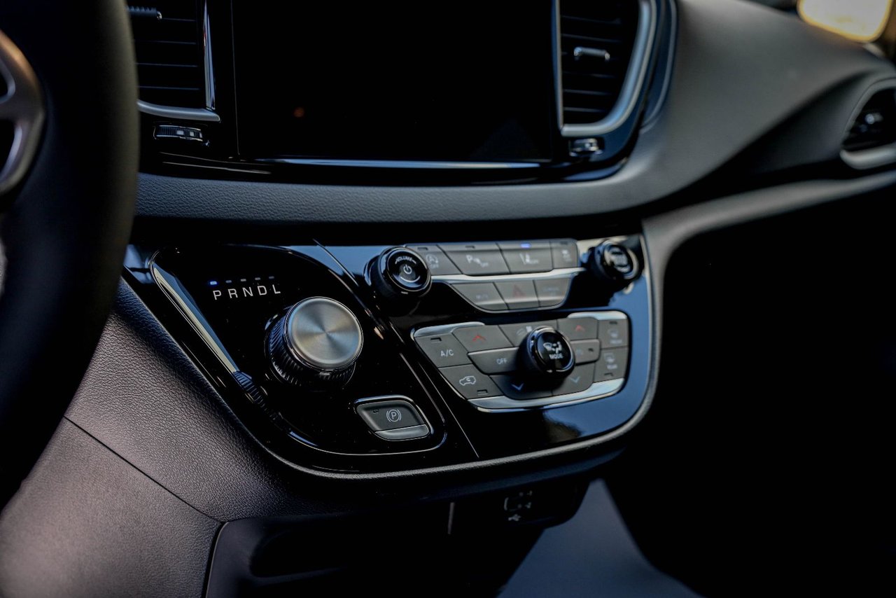 2026 Chrysler Grand Caravan SXT-12