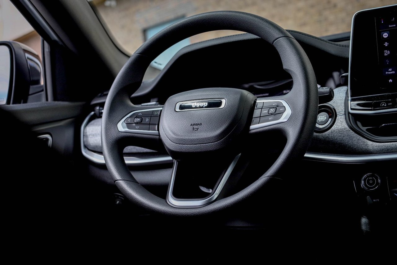 2025 Jeep Compass SPORT-16