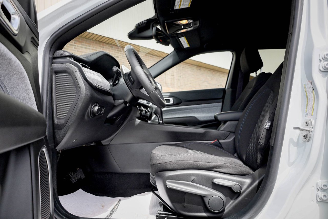 2025 Jeep Compass SPORT-9