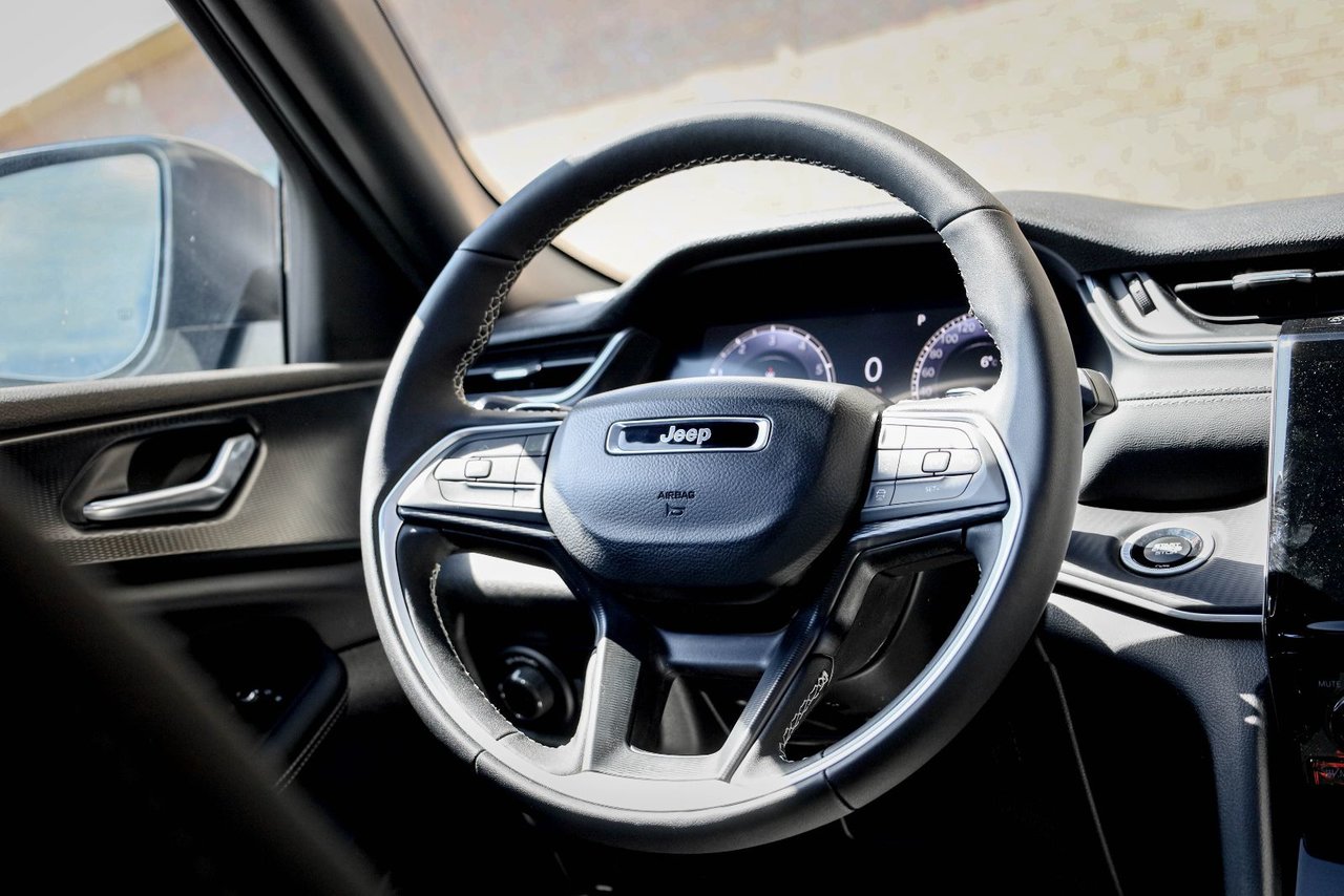 2025 Jeep Grand Cherokee LAREDO-17