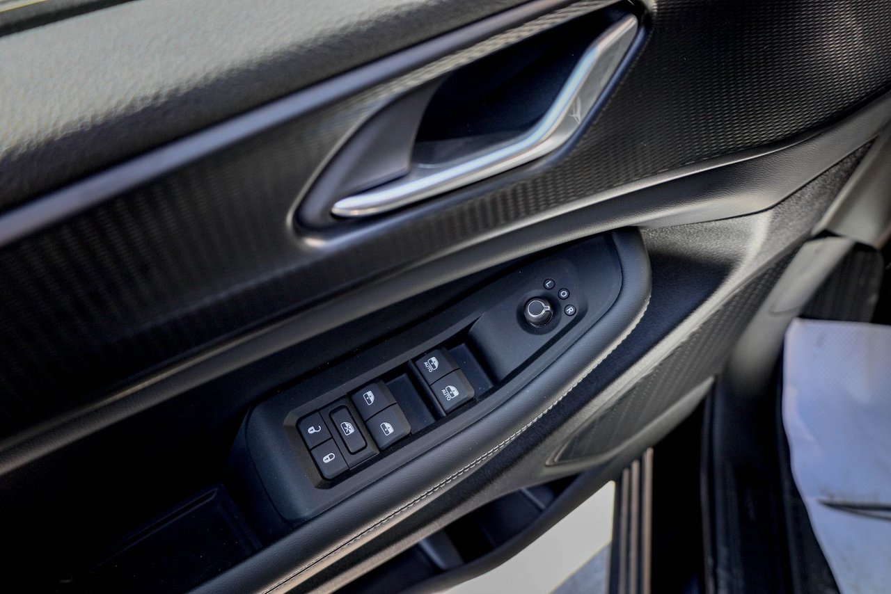 2025 Jeep Grand Cherokee LAREDO-10