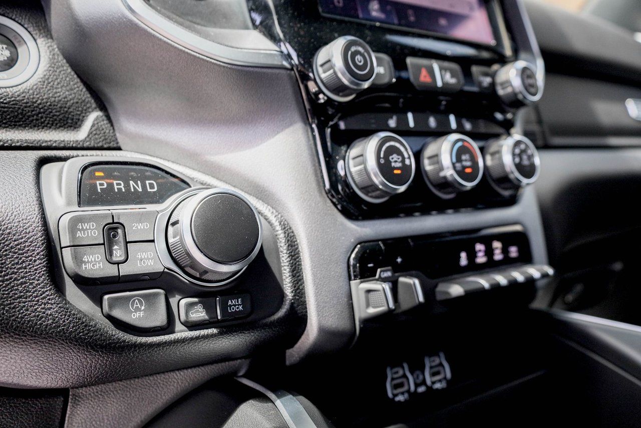 2026 Ram 1500 BIG HORN-13