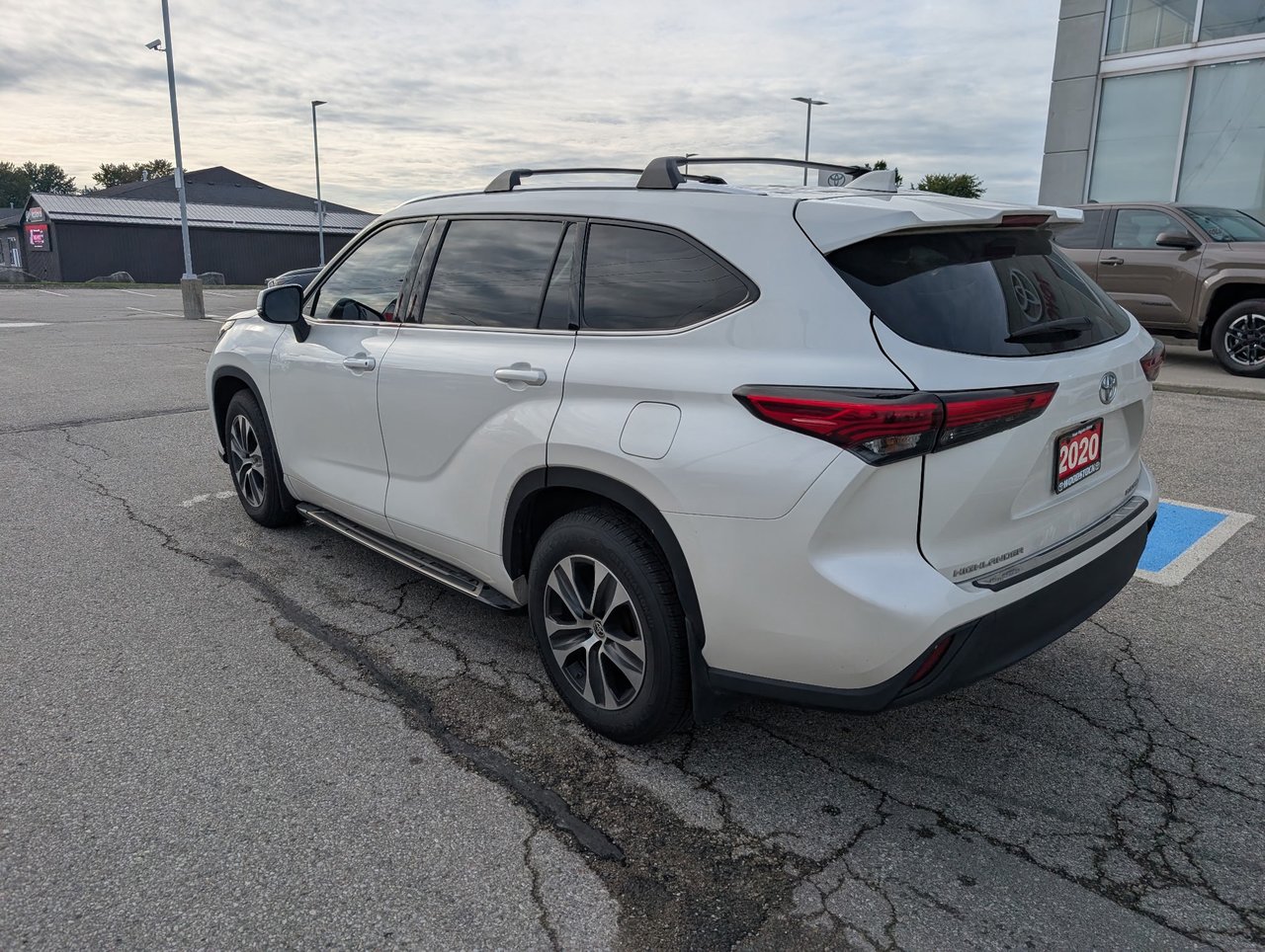 2020 Toyota Highlander XLE-2