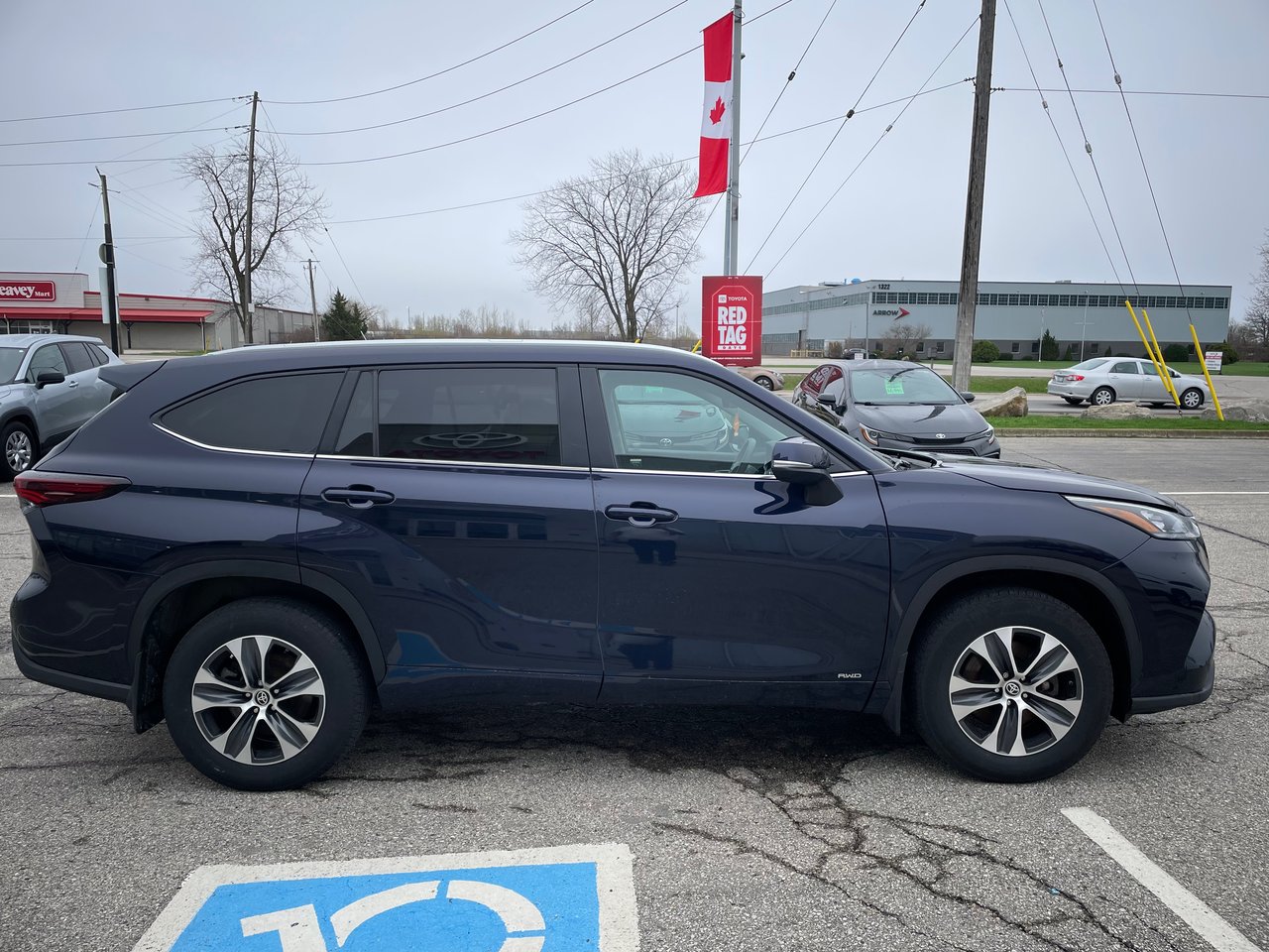 2024 Toyota Highlander Hybrid XLE-3
