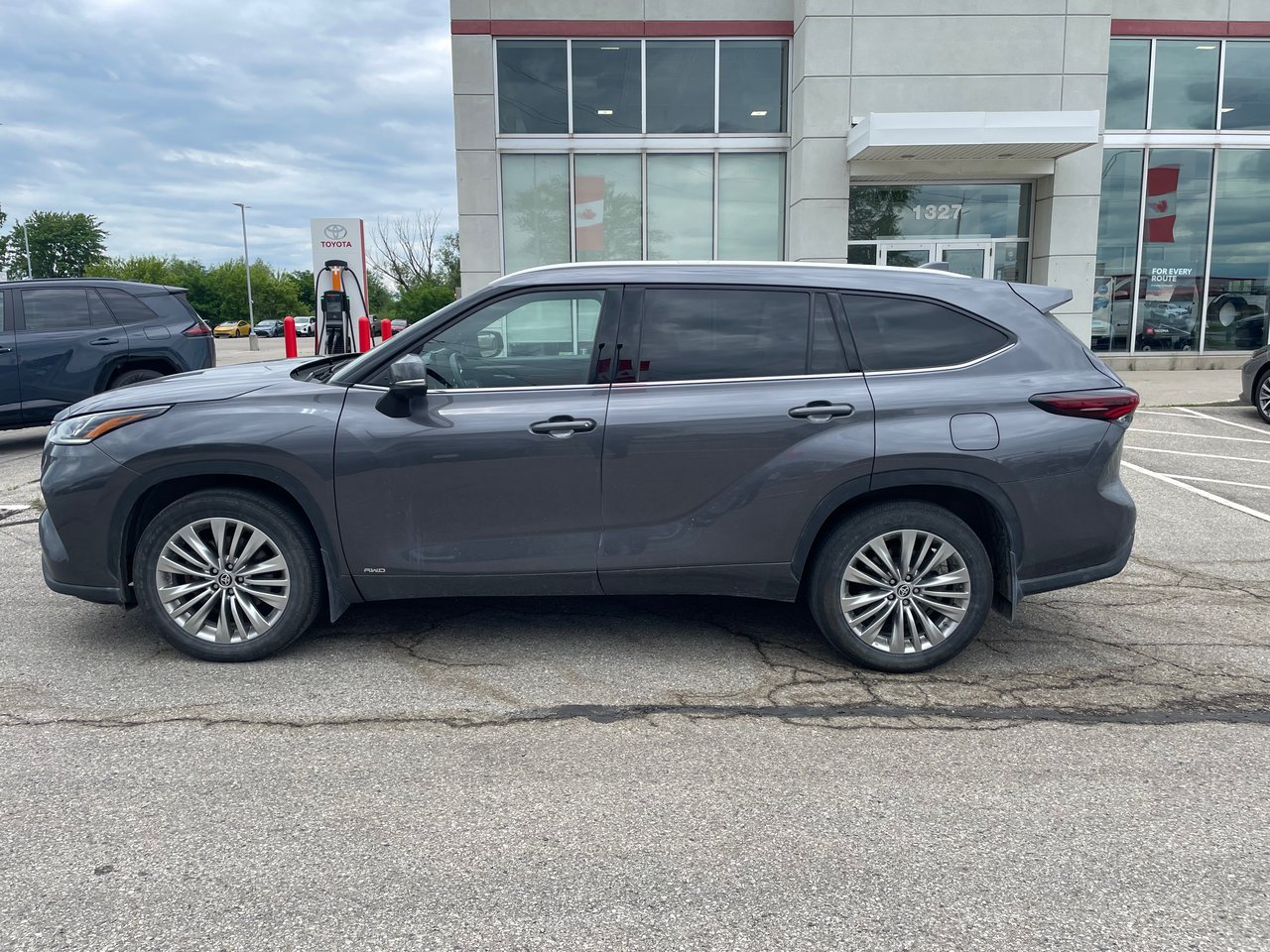 2025 Toyota Highlander Hybrid Limited-1
