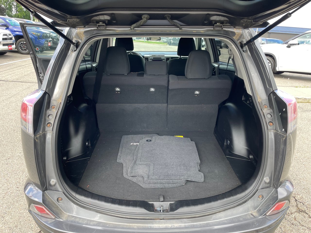 2016 Toyota RAV4 LE-9