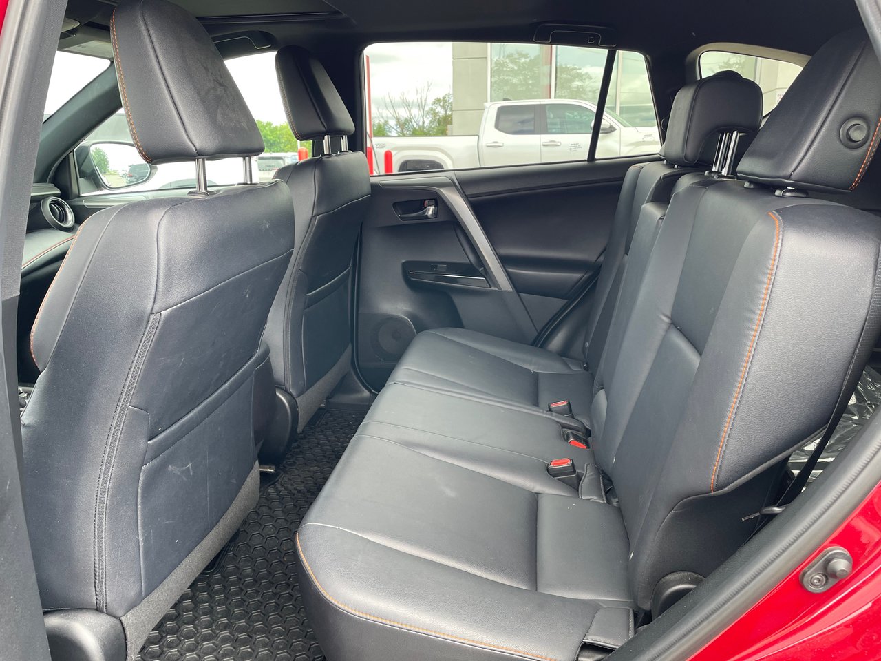 2018 Toyota RAV4 SE-8