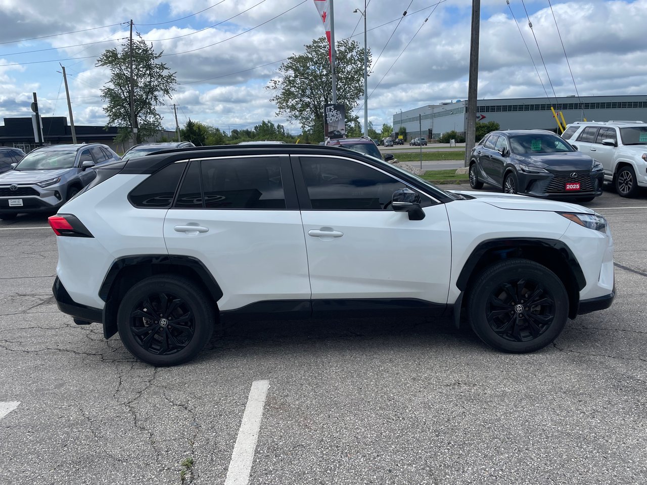 2023 Toyota RAV4 Hybrid XSE-10