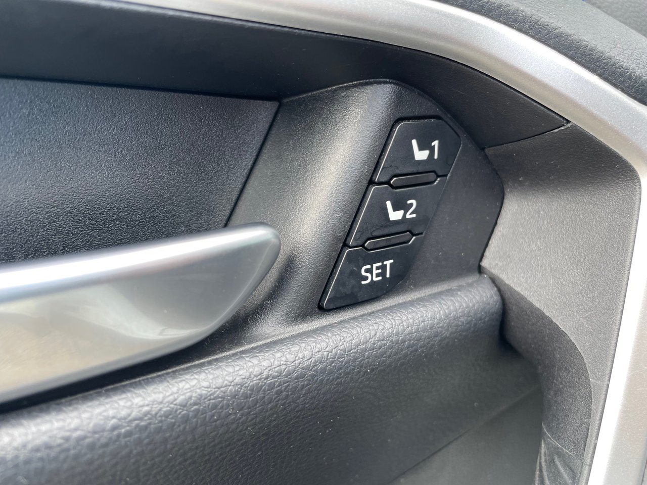 2023 Toyota RAV4 Hybrid XSE-9