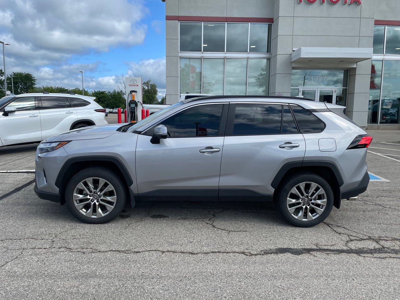 2025 Toyota RAV4 XLE-1