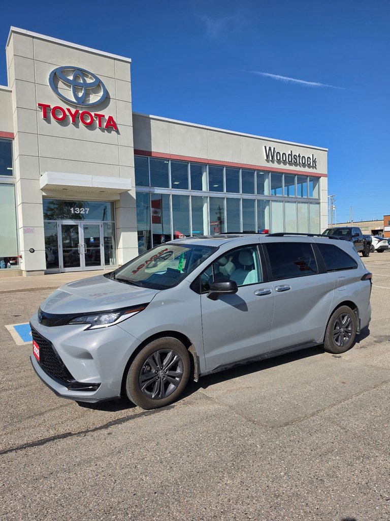 2025 Toyota Sienna XSE-0