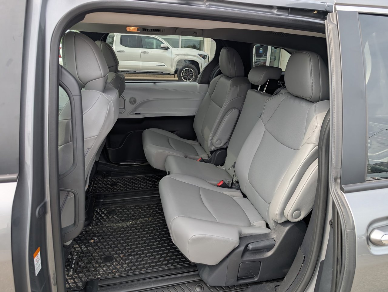 2026 Toyota Sienna XLE-13