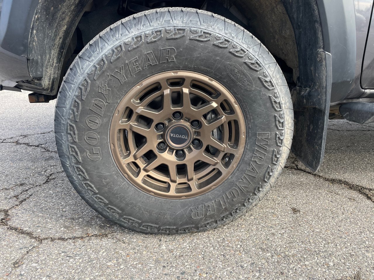 2023 Toyota Tacoma 4WD DBL AT SB-5