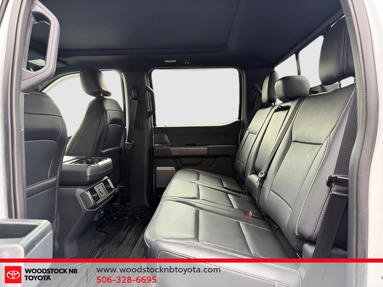 Ford F-150 LARIAT 2025-9