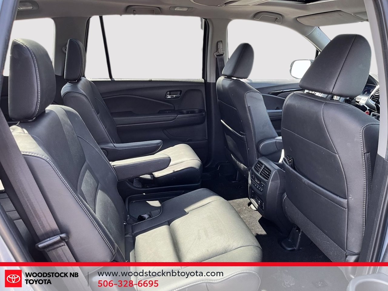 2022 Honda Pilot Touring 7-Passenger-11