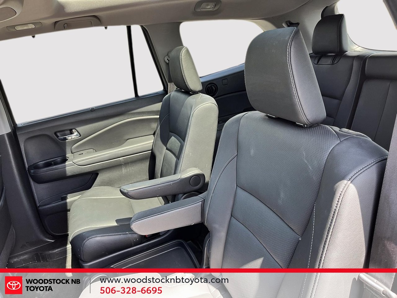 2022 Honda Pilot Touring 7-Passenger-10
