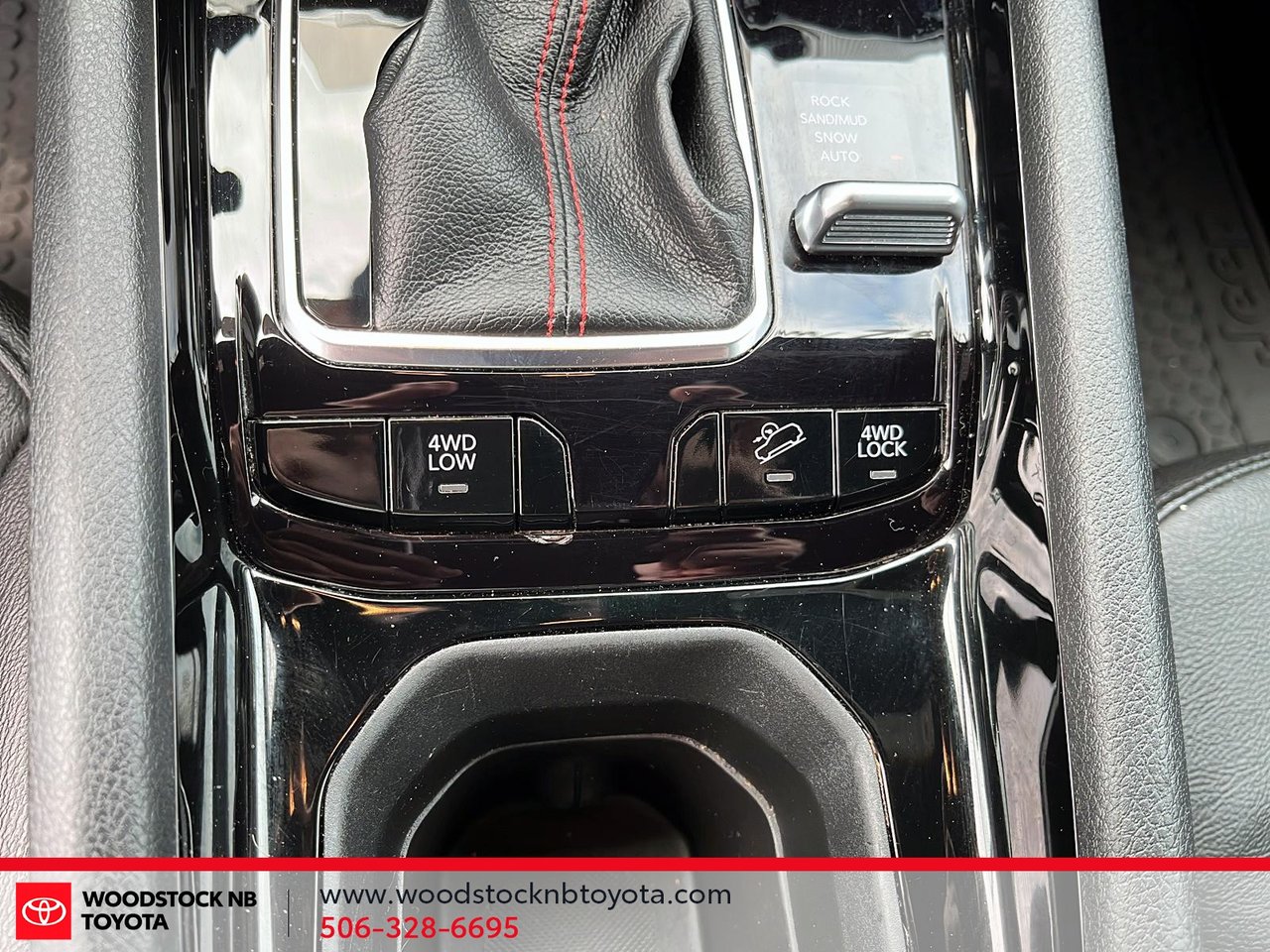 2024 Jeep Compass Trailhawk-21