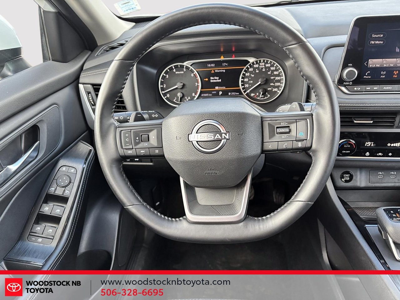 2025 Nissan Rogue SV Moonroof-9