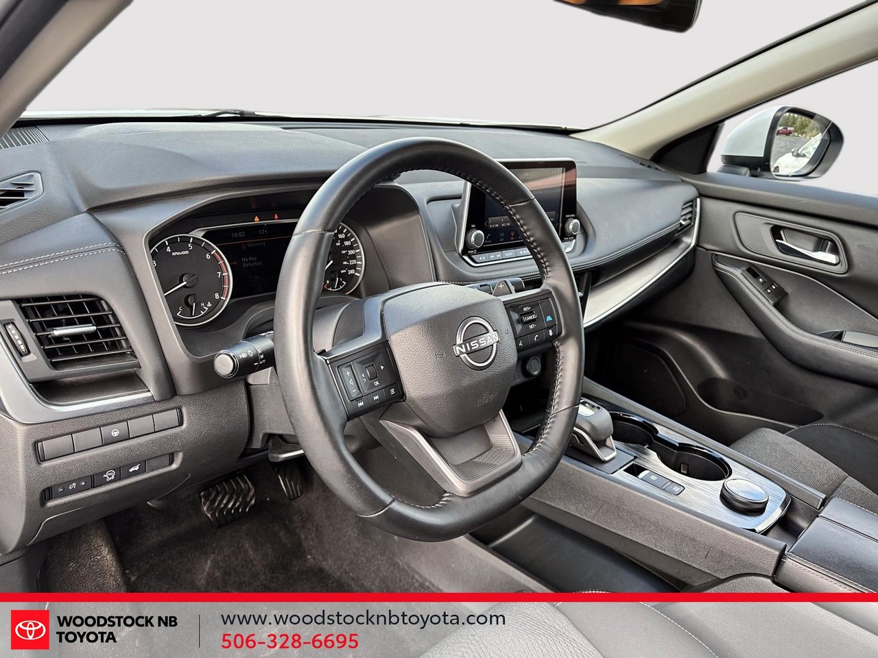 2025 Nissan Rogue SV Moonroof-10