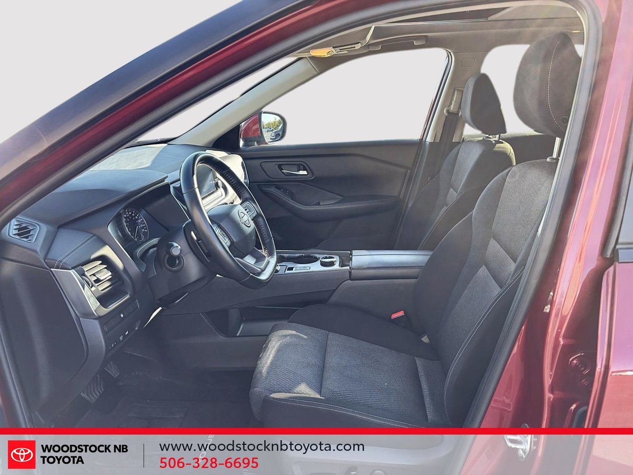2025 Nissan Rogue SV Moonroof-12