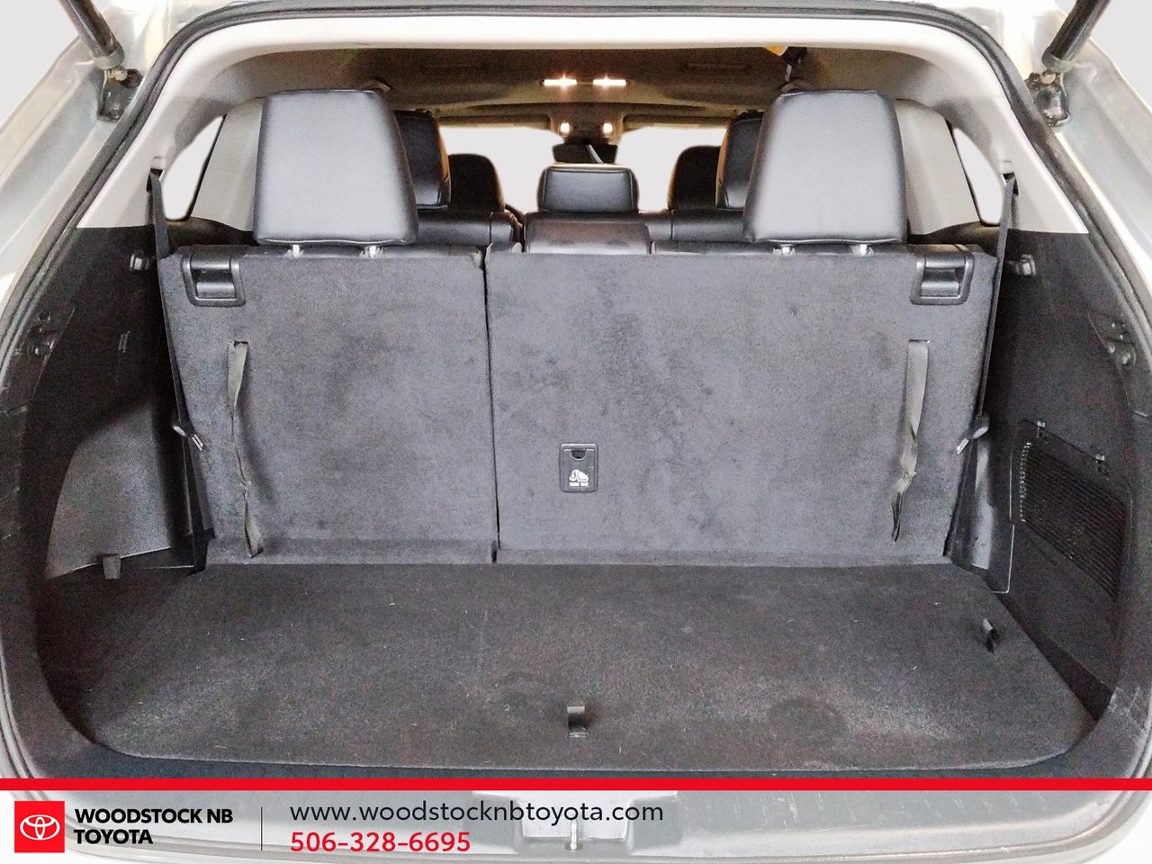 Toyota Highlander Hybrid XLE 2022-9