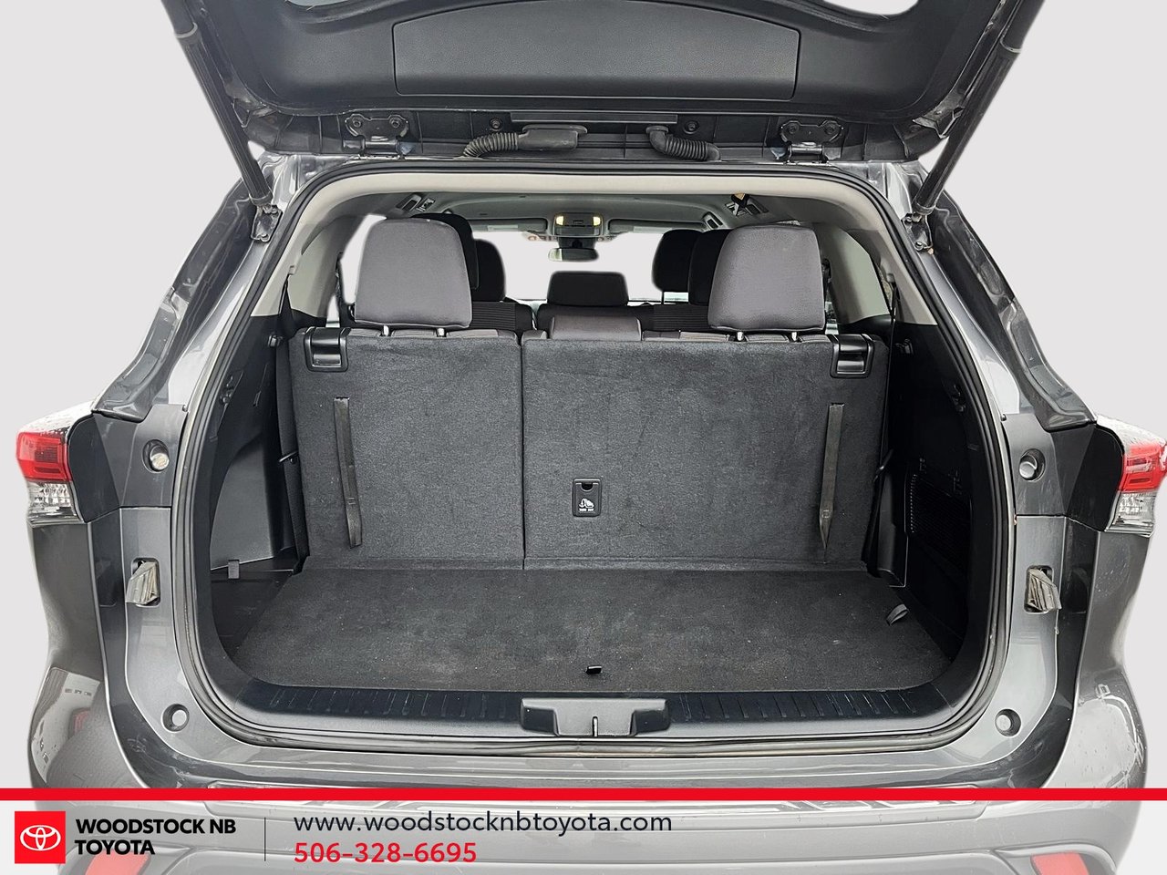 Toyota Highlander Hybrid LE 2022-18