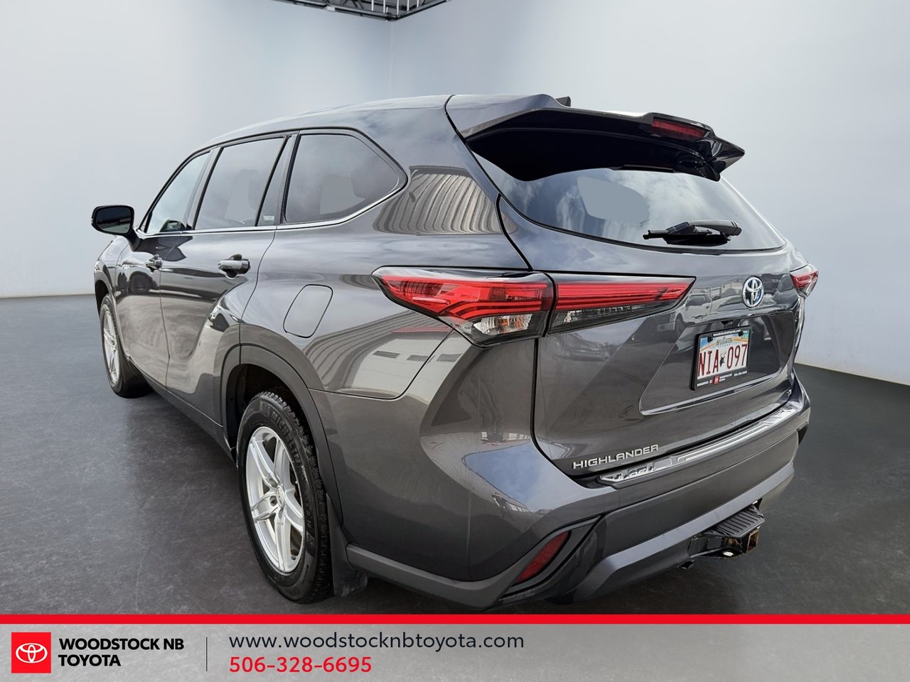 Toyota Highlander Hybrid LE 2022-6