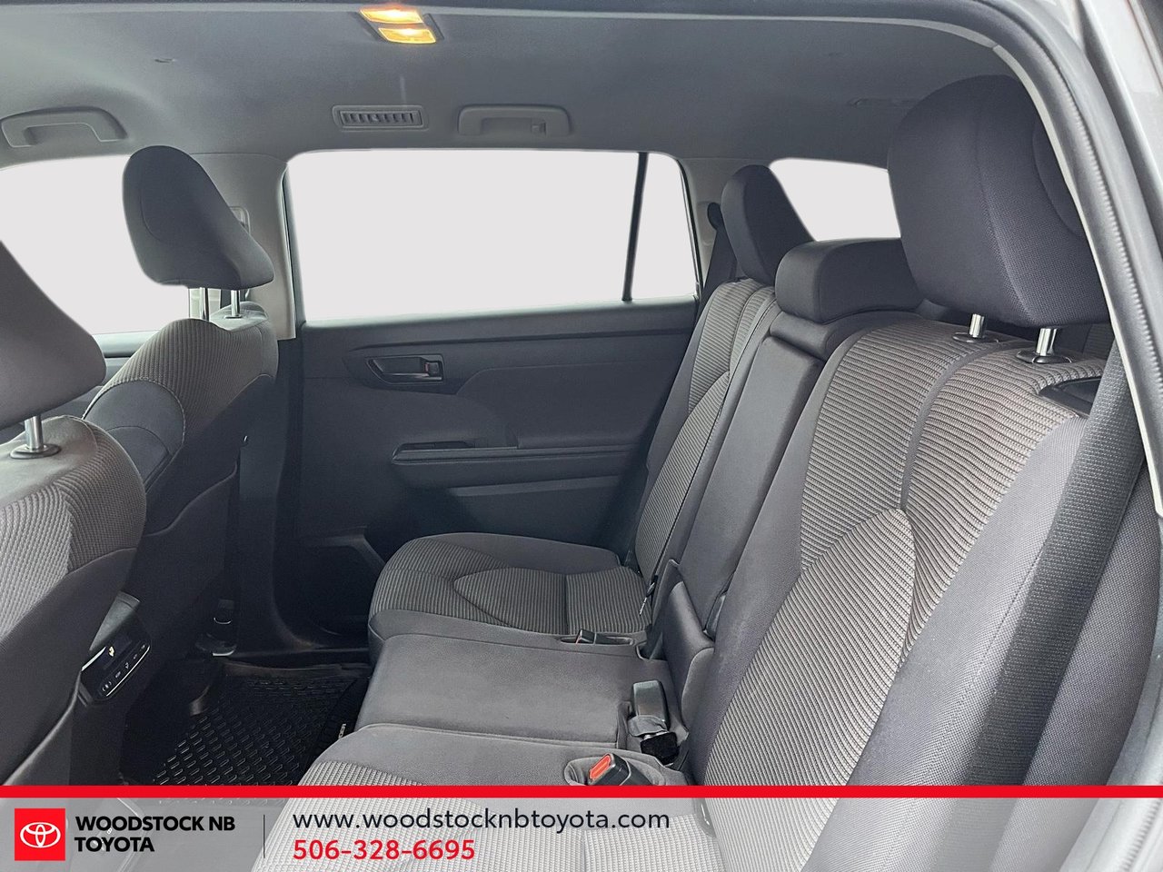 Toyota Highlander Hybrid LE 2022-14
